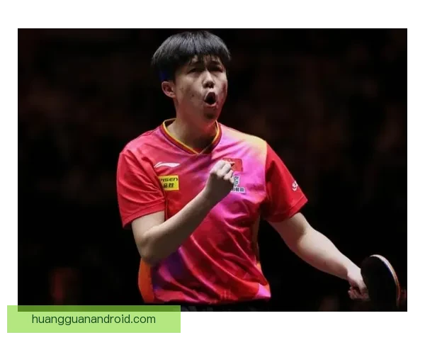 王楚钦撕掉肌贴奋力一搏累到双手撑地观众力量支撑他坚持